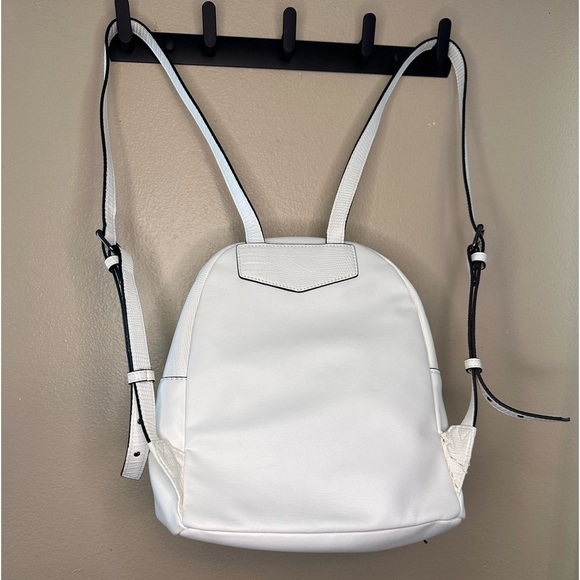Simply Vera Vera Wang White Leather Mini Backpack Purse Bag - Picture 5 of 9